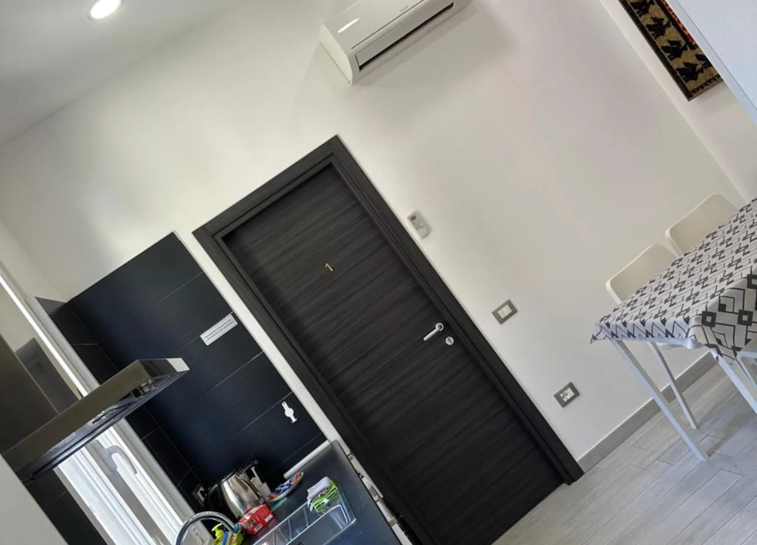 Diamond Room Cagliari 0*,  Italy